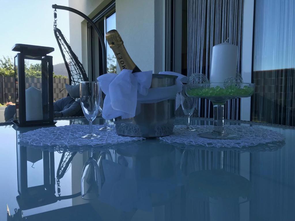 Hedonist-Luxury 2 Bedroom Apartment With Private Hot Tub, Garden And Free Parking Trogir Exteriör bild