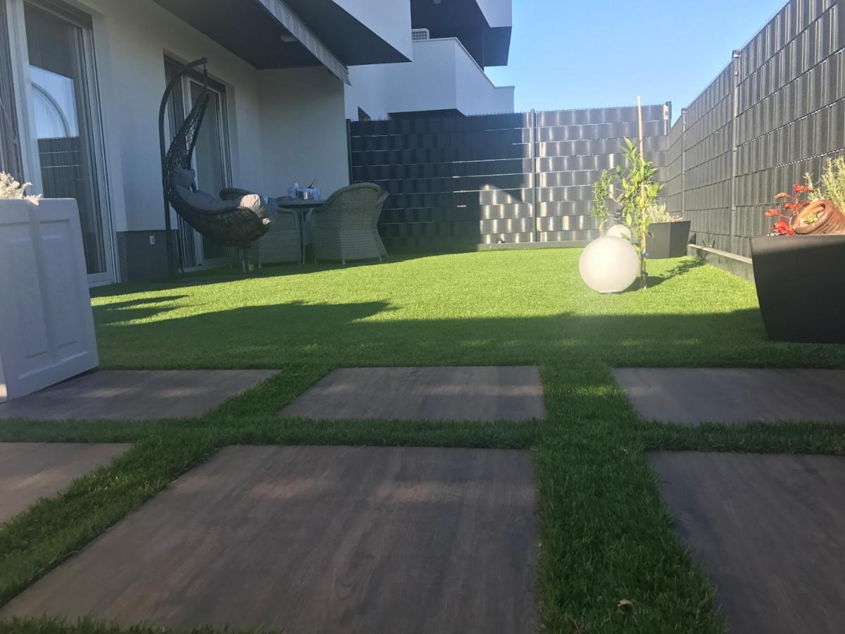 Hedonist-Luxury 2 Bedroom Apartment With Private Hot Tub, Garden And Free Parking Trogir Exteriör bild