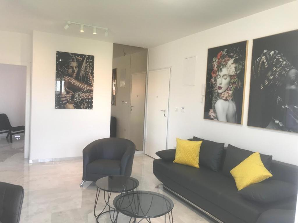 Hedonist-Luxury 2 Bedroom Apartment With Private Hot Tub, Garden And Free Parking Trogir Exteriör bild