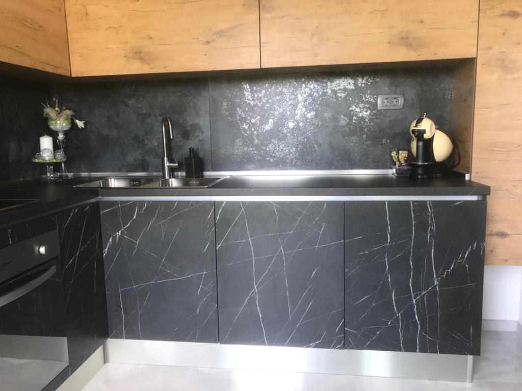 Hedonist-Luxury 2 Bedroom Apartment With Private Hot Tub, Garden And Free Parking Trogir Exteriör bild