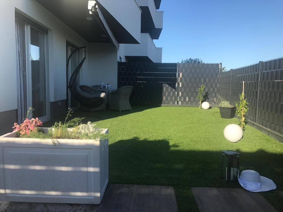 Hedonist-Luxury 2 Bedroom Apartment With Private Hot Tub, Garden And Free Parking Trogir Exteriör bild