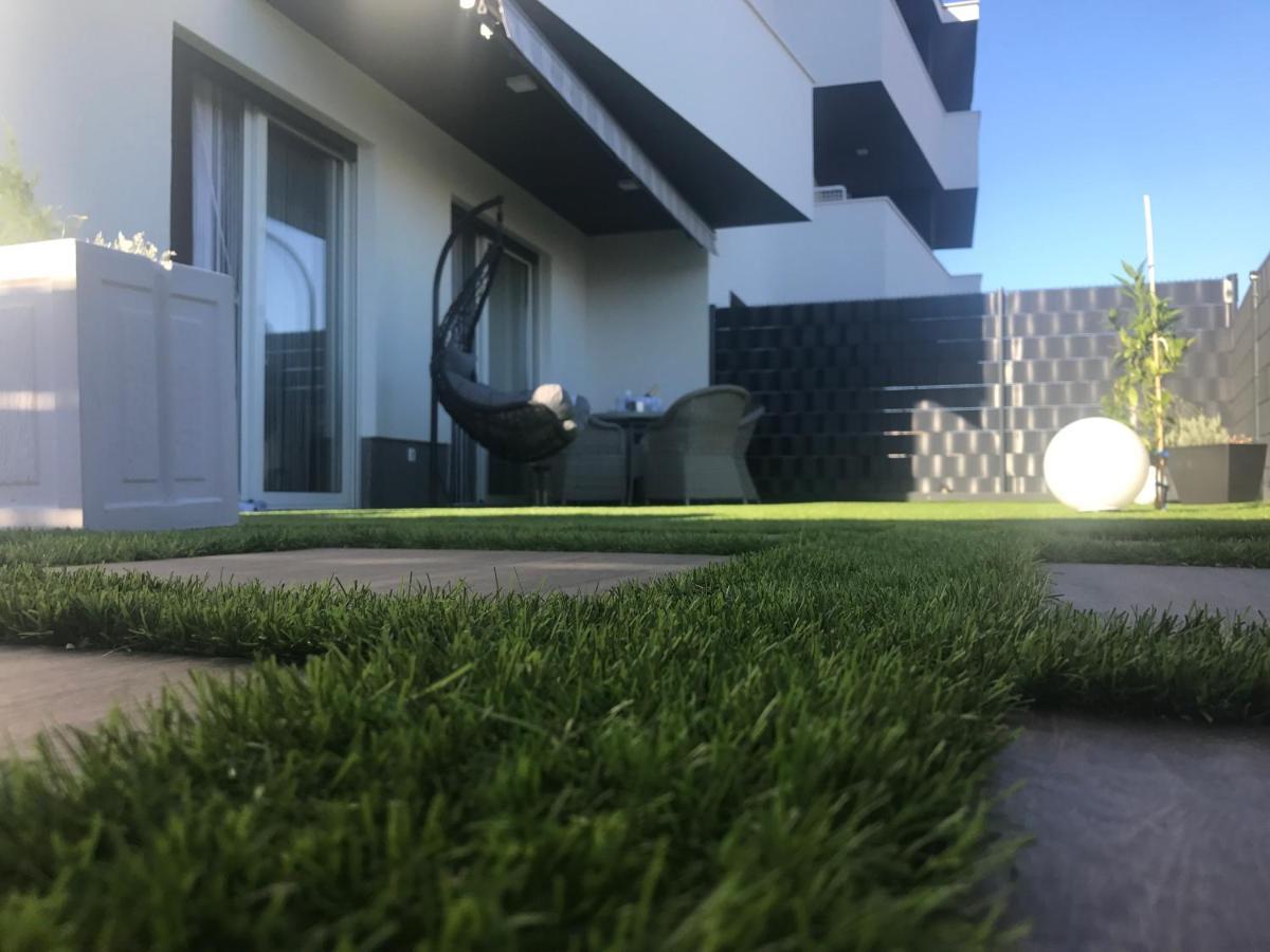 Hedonist-Luxury 2 Bedroom Apartment With Private Hot Tub, Garden And Free Parking Trogir Exteriör bild