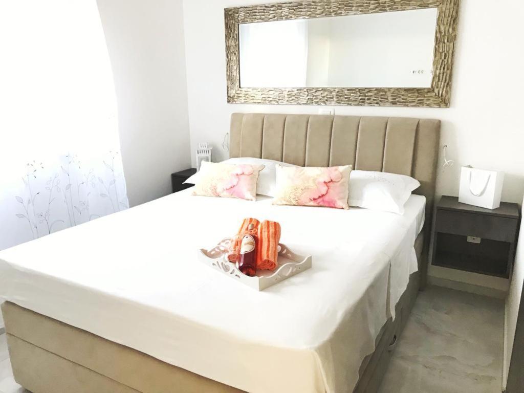 Hedonist-Luxury 2 Bedroom Apartment With Private Hot Tub, Garden And Free Parking Trogir Exteriör bild