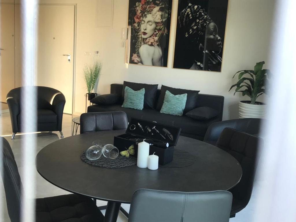 Hedonist-Luxury 2 Bedroom Apartment With Private Hot Tub, Garden And Free Parking Trogir Exteriör bild