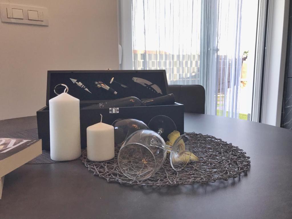Hedonist-Luxury 2 Bedroom Apartment With Private Hot Tub, Garden And Free Parking Trogir Exteriör bild