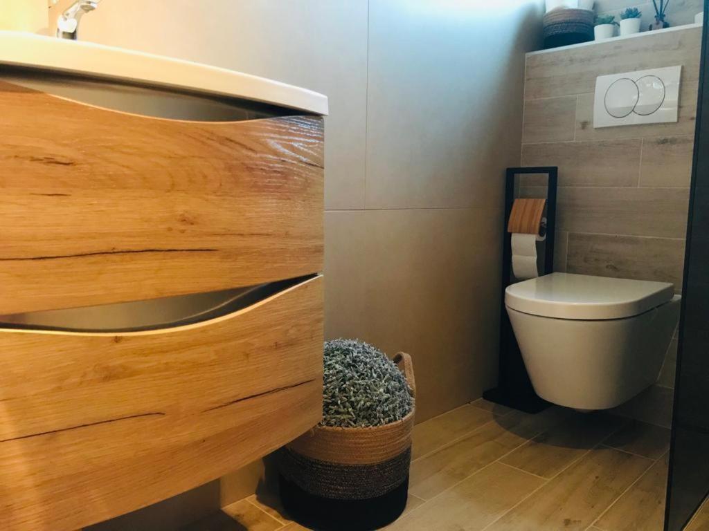 Hedonist-Luxury 2 Bedroom Apartment With Private Hot Tub, Garden And Free Parking Trogir Exteriör bild