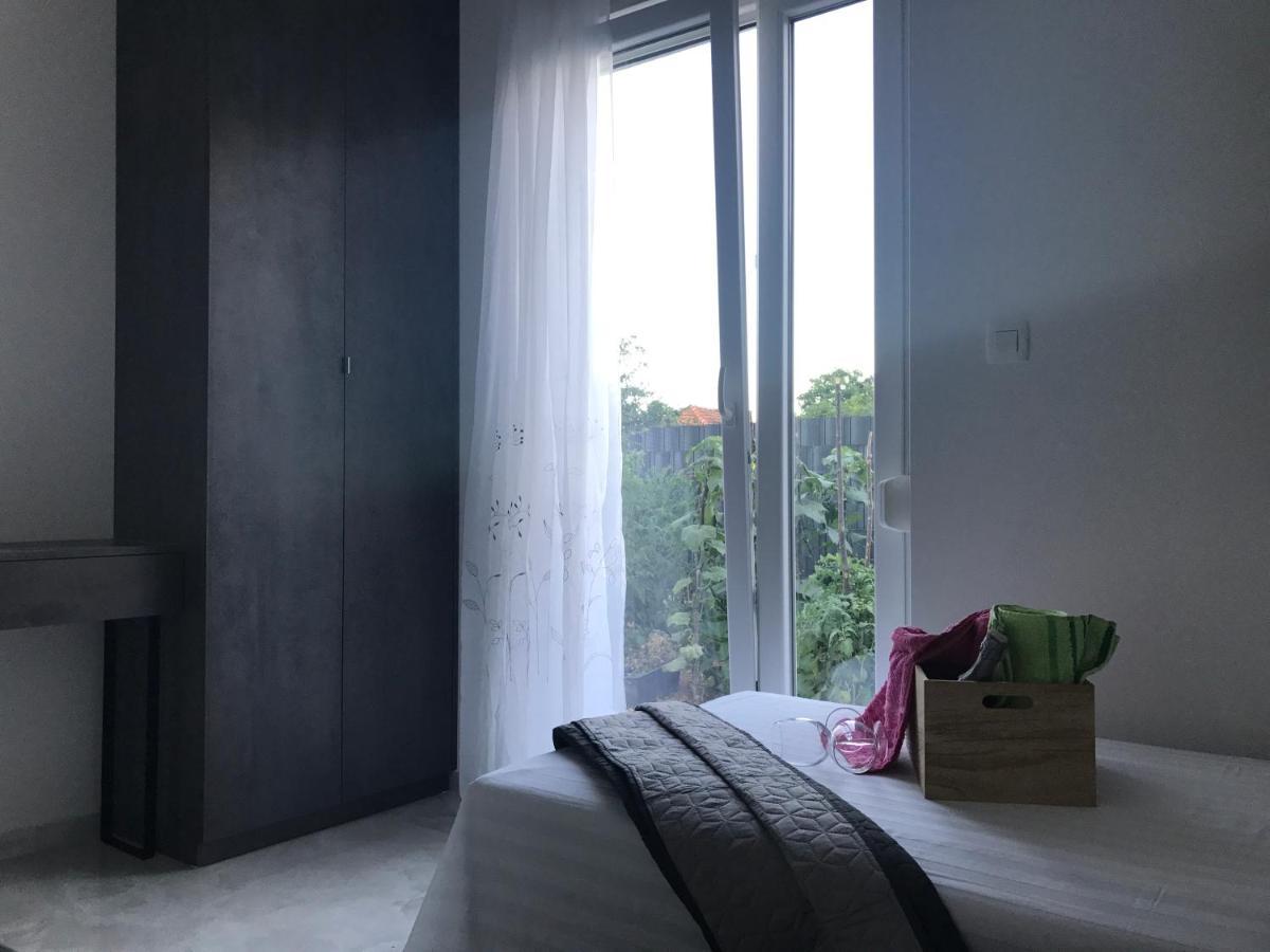 Hedonist-Luxury 2 Bedroom Apartment With Private Hot Tub, Garden And Free Parking Trogir Exteriör bild