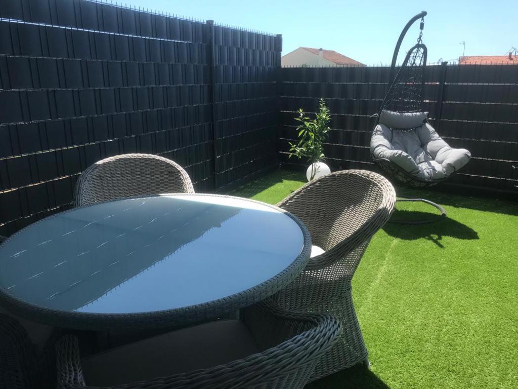 Hedonist-Luxury 2 Bedroom Apartment With Private Hot Tub, Garden And Free Parking Trogir Exteriör bild