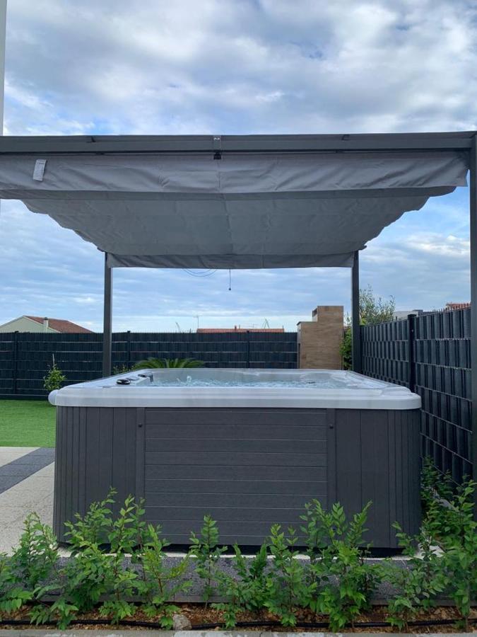 Hedonist-Luxury 2 Bedroom Apartment With Private Hot Tub, Garden And Free Parking Trogir Exteriör bild